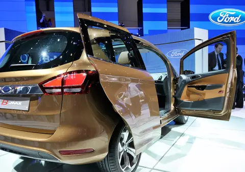 Ford cheamă la muncă mii de români