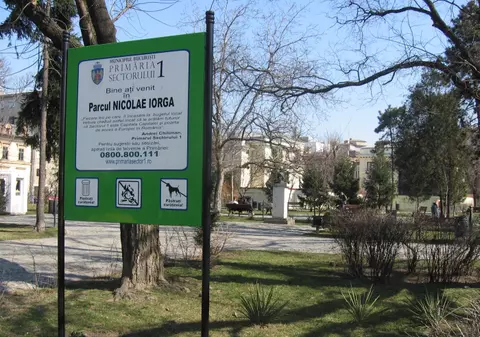 Halal edili! În parcul Nicolae Iorga, există o singură statuie: a lui Nichita Stănescu
