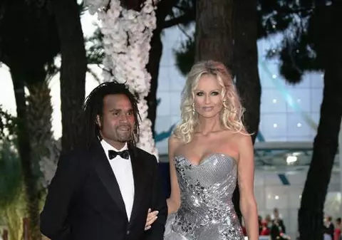 Adriana Sklenarikova şi Chistian Karembeu divorţează din cauza geloziei fostului internaţional francez