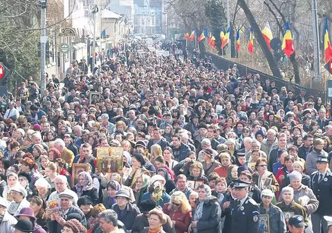 5.000 de credincioși, bucluc la sfințirea icoanelor