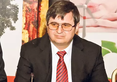 Un fost şef al Termoelectrica, un executor judecătoresc şi doi avocaţi au fost arestaţi pentru că au înşelat Electrica | Au tras din conturi 18.000.000 €