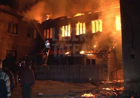Trei case distruse într-un incendiu în Chitila