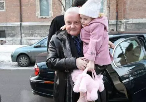Asociaţia T.A.T.A vrea să-i ia copilul lui Irinel Columbeanu