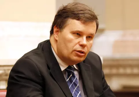 România iese din criză la sfârşitul lunii, susţine Jeffrey Franks