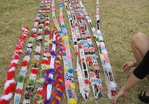 Record Mondial! Cel mai lung mărţişor, creat de doi români