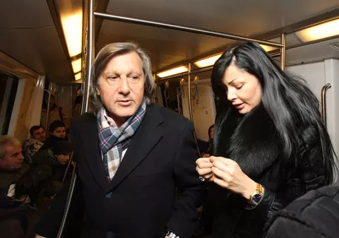 Exclusiv | L-am dus pe Ilie Năstase cu metroul | S-a plimbat, alături de iubita lui, Brigitte, pentru prima dată cu transportul în comun pe sub Bucureşti