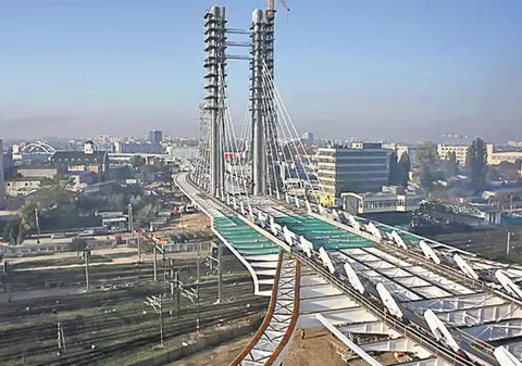 Oprescu monteaza senzori de cutremur pe Pasajul Basarab