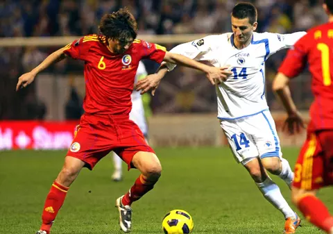 Răzvane, ne-ai îngropat! România învinsă de Bosnia şi pentru că selecţionerului i-a fost frică să forţeze victoria