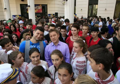 Fachiri, dansuri electrizante şi numere cu şerpi, vineri la 'Românii au Talent'