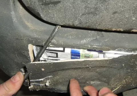 Uite unde mai ascund traficanții țigările de contrabandă!