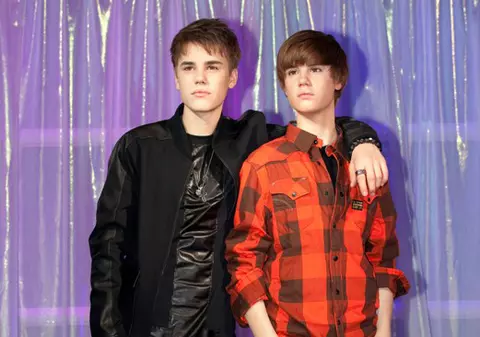 Justin Bieber are un frate geamăn...din ceară