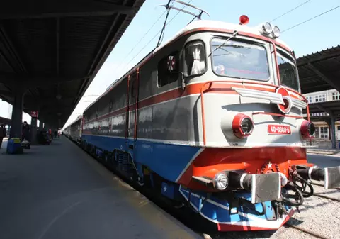 99 de trenuri vor avea întârzieri din cauza trecerii la ora de vară