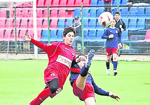 Nebunie în derby-ul «piticilor»
