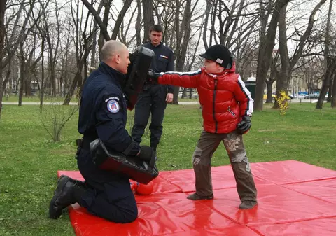 De Ziua Jandarmeriei, luptătorii s-au luat la trântă cu copiii