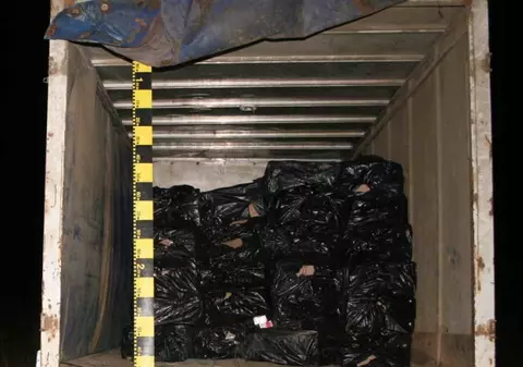 În Ajun de Paşte, poliţiştii de frontieră au interceptat transporturi de mii de pachete de ţigări de contrabandă  