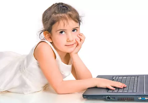 Tinerii români sunt fruntași la folosirea site-ului de socializare Hi5
