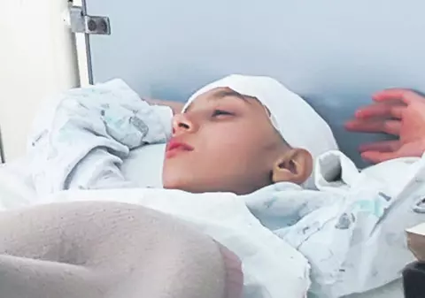 Copila de 10 ani din Tecuci și-a revenit din comă, dar riscă să rămână pe drumuri