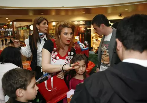 Vedetele au făcut donaţii pentru a ajuta copiii din centrele de plasament