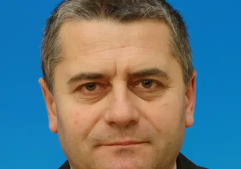 Un pedelist vrea să pună buline pe ziare