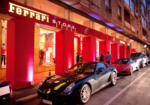 Ferrari a deschis restaurant de fițe pe Calea Victoriei