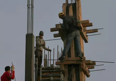 Olanda va restricționa numărul muncitorilor români