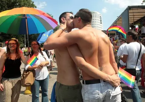 Homosexualii au cucerit Moscova! Minoritatea gay  va defila pentru prima dată în capitala Rusiei