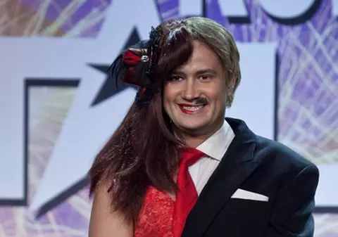 Mihai Bendeac are make-up artist personal