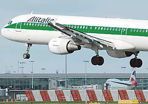 Un bărbat a încercat să deturneze un avion Alitalia spre Libia