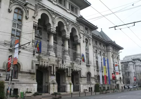 Oprescu a reziliat contractul cu firma care consolidează sediul Primăriei Capitalei