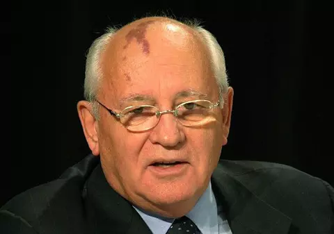 Mihail Gorbaciov a fost operat la coloana vertebrală