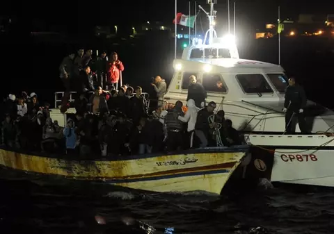 Ambarcațiune cu peste 200 de oameni la bord, scufundată în Marea Mediterană
