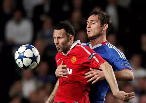 Manchester United a învins-o pe Chelsea în deplasare şi are prima şansă la calificarea în semifinale