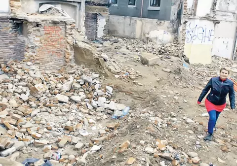 Proprietara unui imobil de pe bd. Berzei: ”Le voi cere 1.000.000 € pentru că mi-au dărâmat casa!”