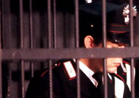 Familia românului care face greva foamei în penitenciarul din Italia îi ia apărarea: «Era acasă când spun ei că a comis fapta»