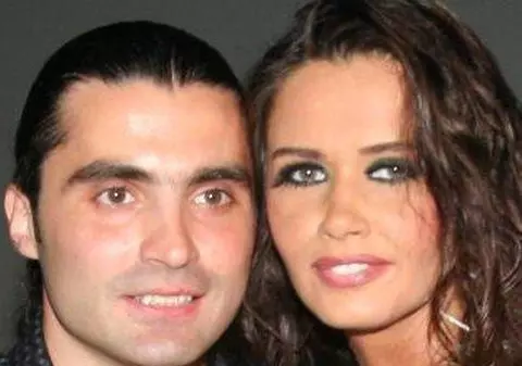 Dacă nu vor să aștepte până în octombrie, Zăvo şi Pepe pot să divorțeze la primărie