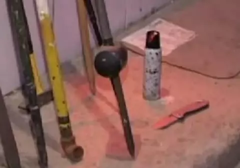 Video | Iată ce au găsit poliţiştii în casele bătăuşilor!