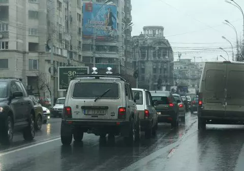 Ploi consistente și vijelii până mâine
