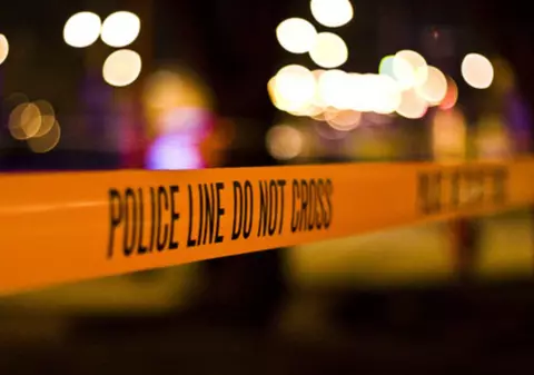 Persoane înarmate au luat cu asalt o clădire administrativă