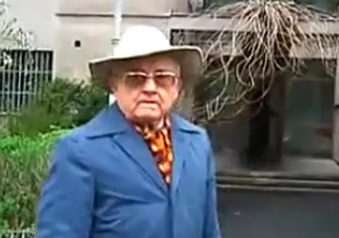 Ion Columbeanu i-a scuipat pe paparazzi