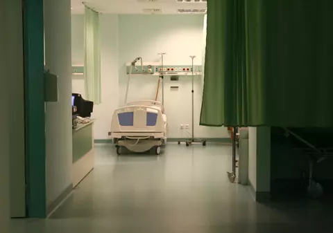 O româncă, incendiată de iubitul italian