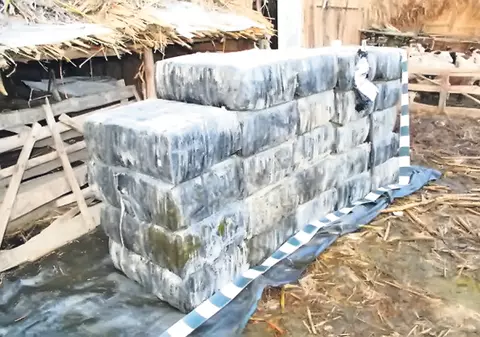 Mii de pachete de ţigări... la stână