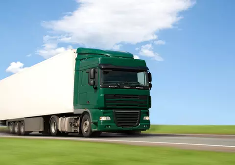 Aproape 4.000 de parfumuri copiate după firme de renume au fost confiscate