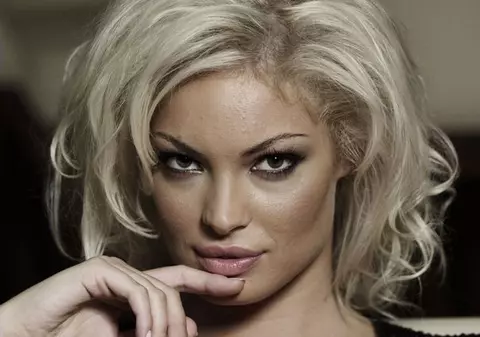 Valentina Pelinel: “Nu respect femeile care au grijă de orice înainte să aibă de ele”