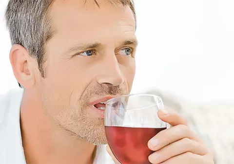 5 semne că ai probleme cu alcoolul
