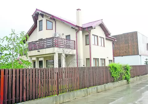 Valentin Ceauşescu, fiul cel mare al fostului cuplu dictatorial, duce o viaţă lipsită de griji lângă Bucureşti: S-a ascuns într-o vilă de 250.000 de euro!