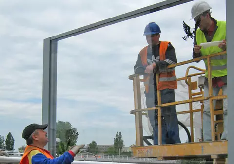 Lipesc "păsări" pe panourile antizgomot