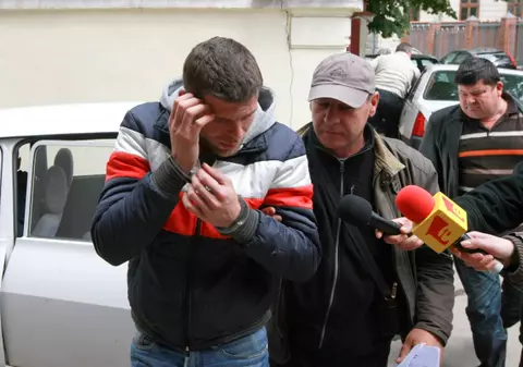 Spunând că sunt ”samsari” de maşini, şapte indivizi băteau şi tâlhăreau cumpărătorii