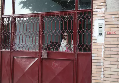 Foto | Monica şi-a dus fetiţa la grădiniţă şi apoi a plecat la cumpărături