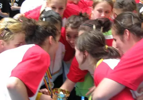 Foto | Echipa unei şcoli generale din Bucureşti, campioană la handbalul feminin