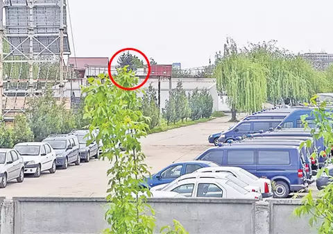 «Vecina» unităţii militare a SRI unde a avut loc ieri o explozie: «Am crezut că mi-a bubuit centrala»